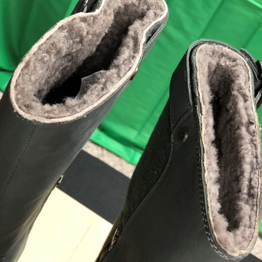 UGG Boots - Picture 5 of 5